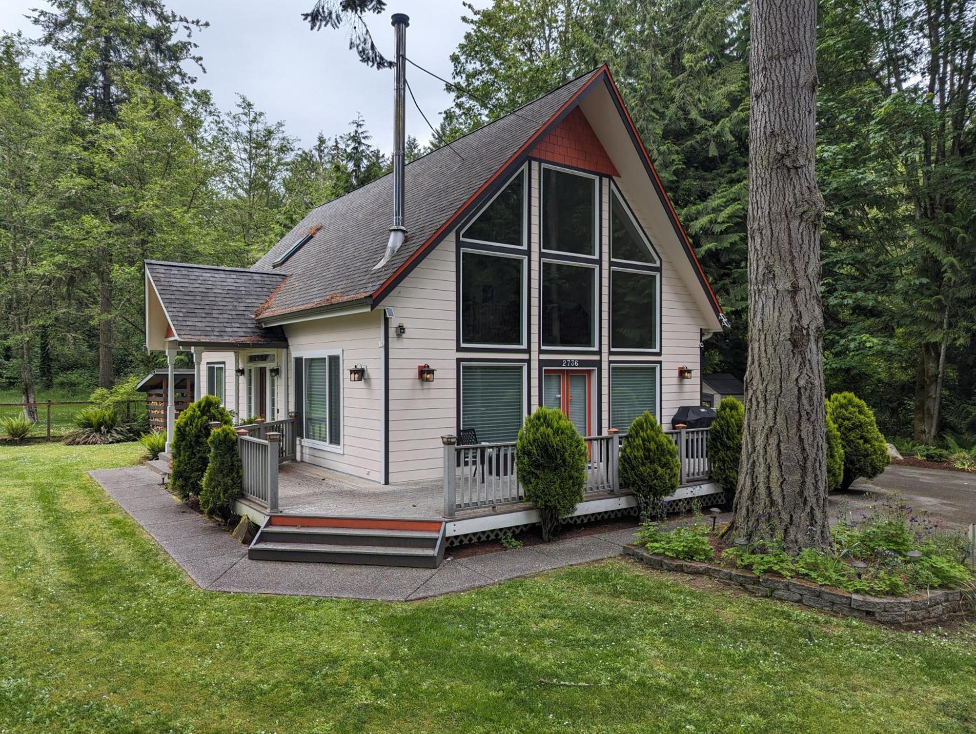 Ferienhaus Fox Paws Luxury - Hot Tub, Fire Pit & Pines! Hansville